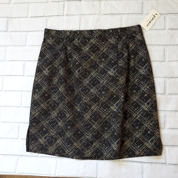 BGC Dresses & Skirts - BGC Black Plus Size Skirt Silver Gold Pattern NWT